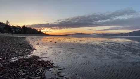 Panoramaaussicht-Auf-Den-Spanischen-Strand-Von-Vancouver-Während-Des-Farbenprächtigen-Sonnenuntergangs