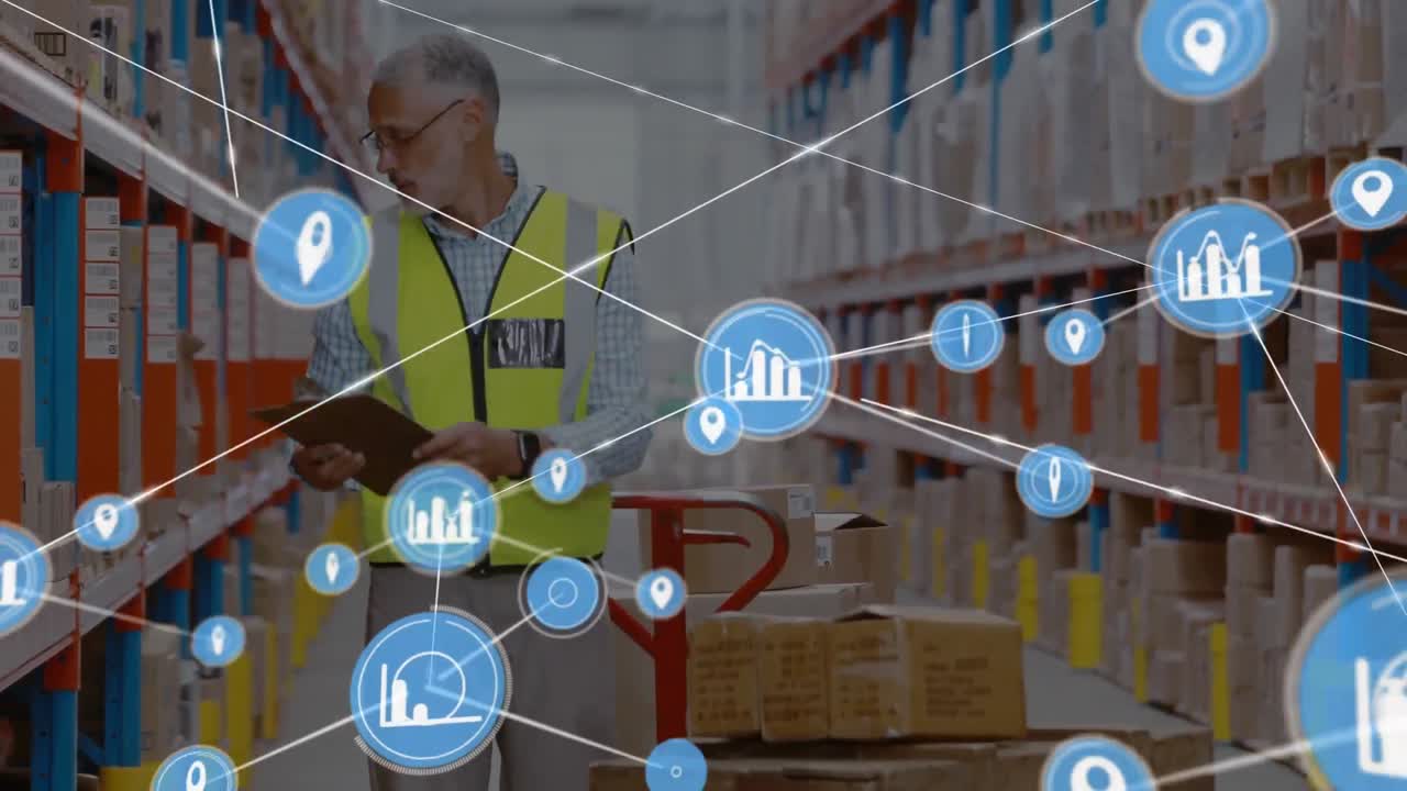 animación de la red de conexiones con iconos sobre el hombre que trabaja en el almacén
