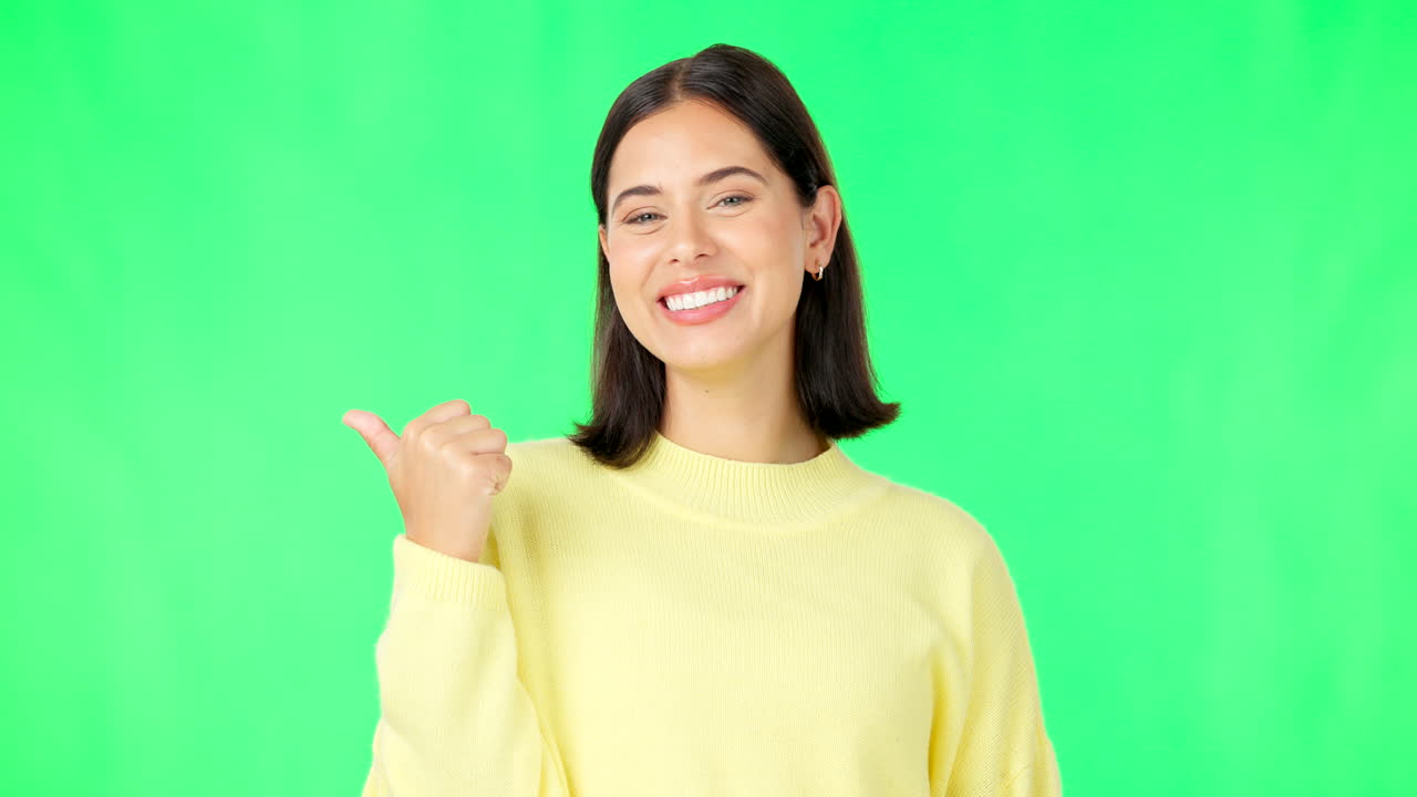 retrato, punto y espacio con una mujer en un verde