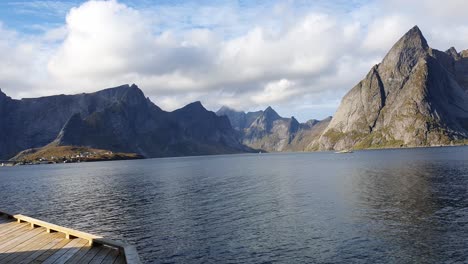 Blick-über-Die-Bucht-Von-Hamnoy-Auf-Den-Lofoten-In-Norwegen