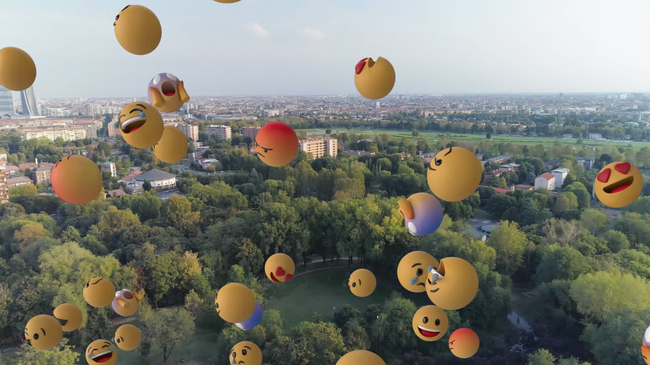 도시 풍경의 공중 전망에 대해 떠다니는 여러 얼굴 이모티콘의 디지털 구성