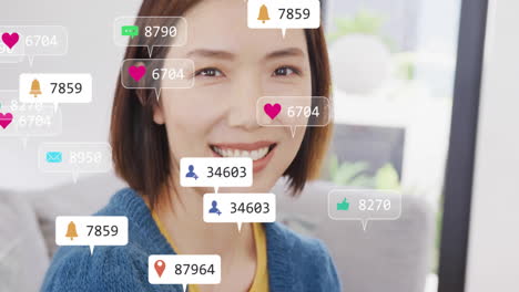 소셜 미디어 알림: 캐주얼 설정에서 웃는 여성에 대한 애니메이션