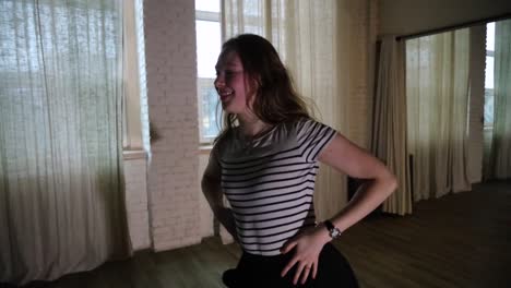 Short-clip-of-teenage-girl-dancing-in-the-studio-slow-motion