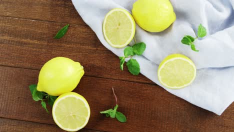 Lemon-on-table