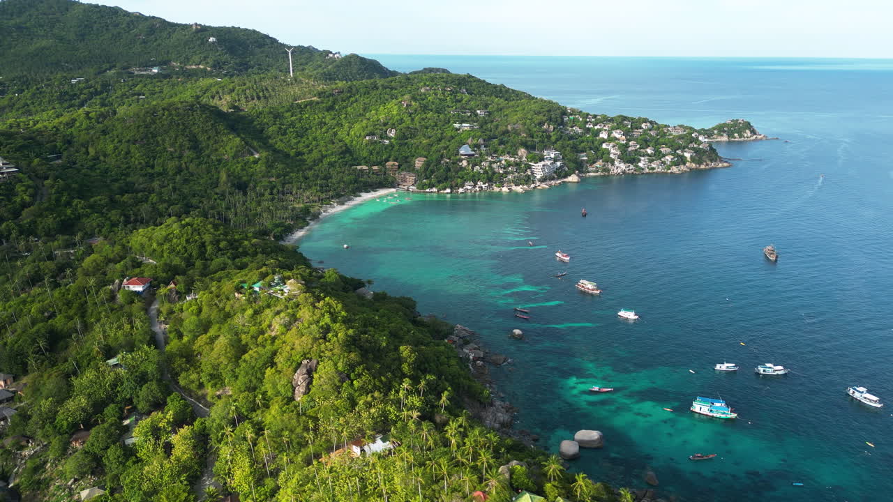 코타오에 있는 상어 만 (shark bay) 은 다이빙의 낙원이다.