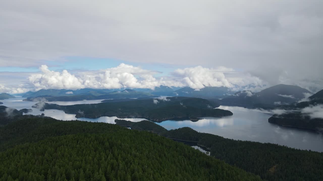 캐나다 브리티시 컬럼비아의 파월 강 근처 선샤인 코스트의 그림 같은 풍경