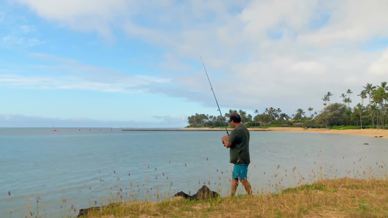Nelayan memancing di pantai 4k