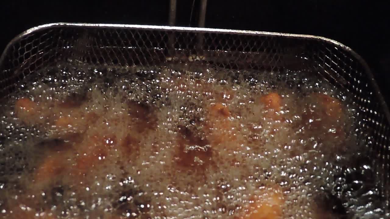 빵가루 입힌 집에서 만든 후라이드 치킨