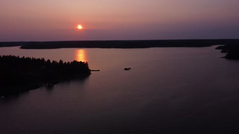 Drohnenaufnahmen-Vom-Stockholmer-Archipel-In-Schweden-Bei-Sonnenuntergang