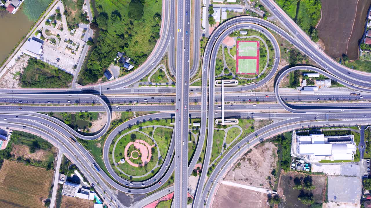고속도로 도로 교차로 및 고속도로 고속도로의 상단 전망