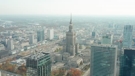 Vuelo-Aéreo-Al-Palacio-De-La-Cultura-Y-La-Ciencia,-Varsovia,-Polonia