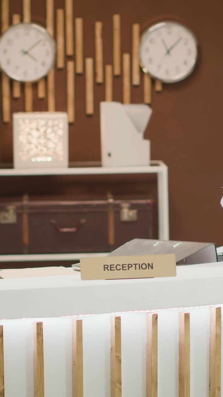 Video verticale Hotel con reception per alloggi di viaggio
