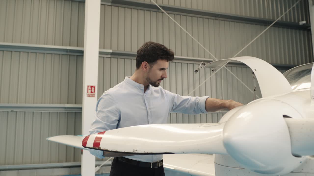 mantenimiento de aeronaves en el hangar