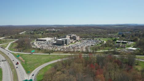 Imágenes-Aéreas-De-Drones-De-4k-Del-Hospital-Médico-Garnet-Health-En-Hudson-Valley-Middletown,-Nueva-York