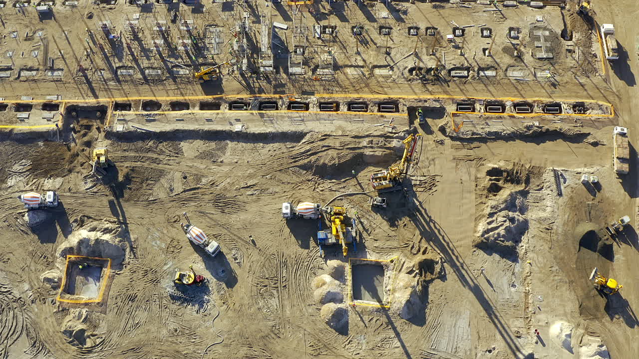 trayendo la maquinaria pesada