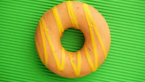 el donut está vidriado de cerca, con un bucle sin costuras.