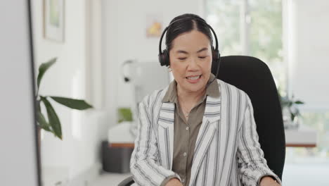 Asian-woman,-call-center-and-wave-in-virtual