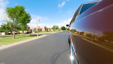 cámara de cámara lenta conectada a un coche en movimiento