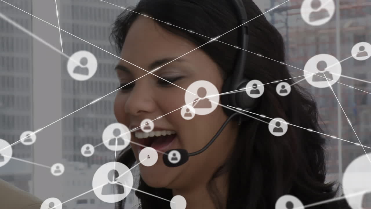 animación de una red de conexiones e iconos sobre una mujer de negocios con auriculares