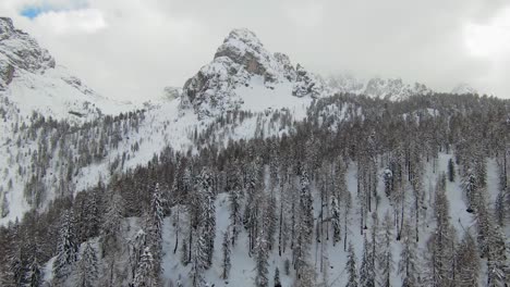 Imágenes-De-Drones-Cinematográficos-De-Los-Alpes-Italianos-En-4k---Dolomitas