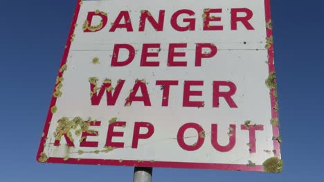 warning signs deep water , danger