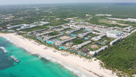 gran complejo vacacional frente al mar en punta cana en república dominicana