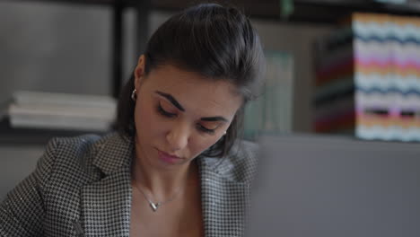 Portrait-of-ambitious-muslim-business-woman-working-with-laptop-indoors-at-home-concentrated-on-modern-technology.-Indian-businesswoman-working-on-laptop-sit-at-workplace-at-home-or-office-room