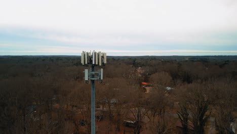 Luftaufnahme-Eines-Mobilfunkmastes-Im-Wald