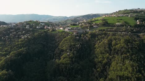 Ciudad-De-Bassano-Del-Grappa-Con-Pintorescas-Vistas-De-Las-Montañas-En-La-Provincia-De-Vicenza,-Norte-De-Italia