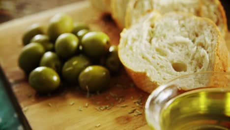 Green-olives,-oil,-soy-sauce-and-bread