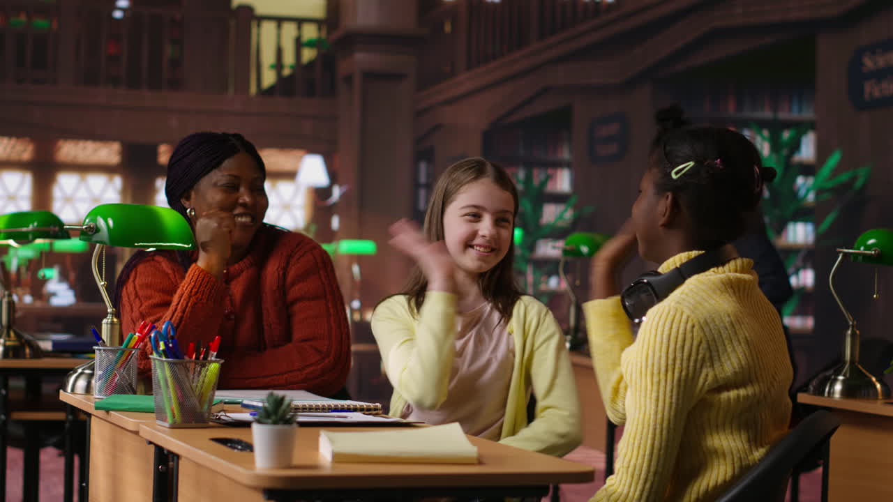 도서관 교실에서 배우는 학생들