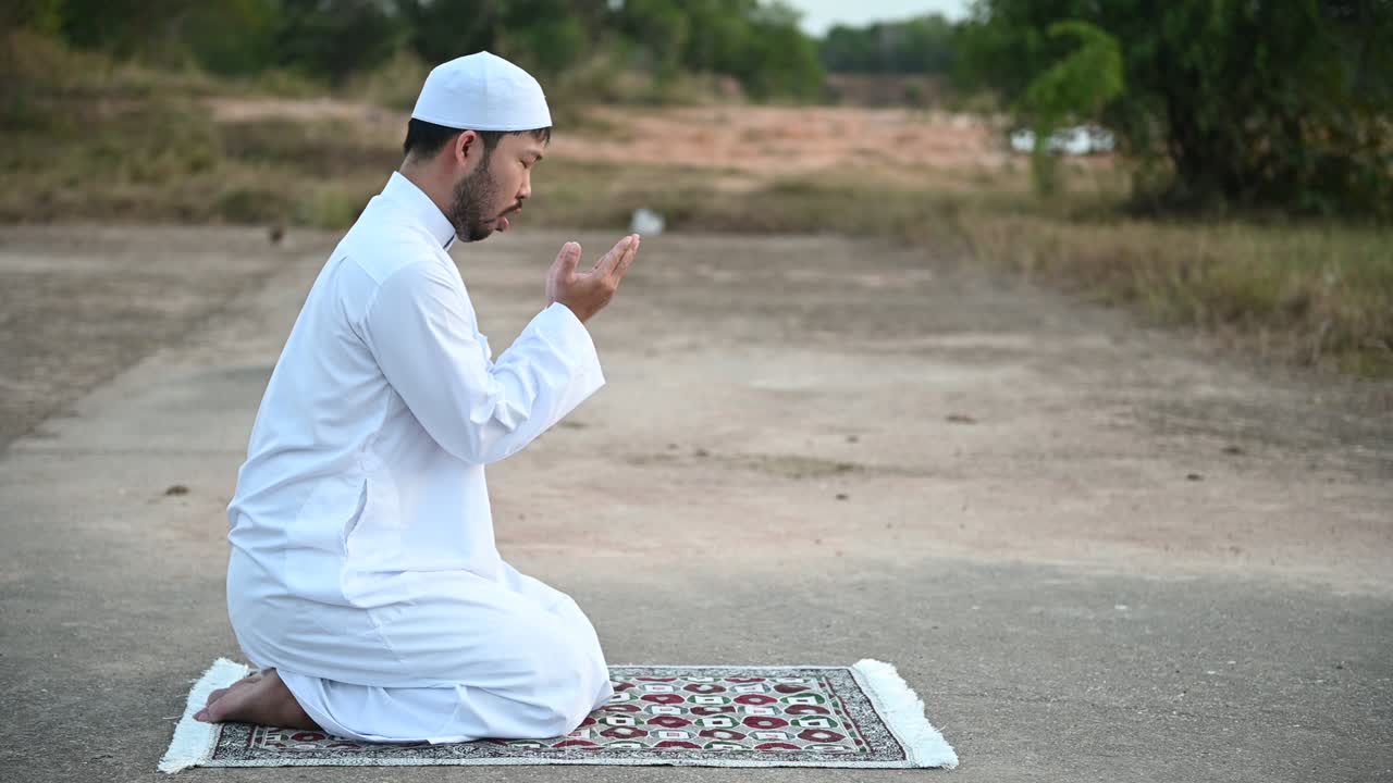 실루 젊은 아시아 무슬림