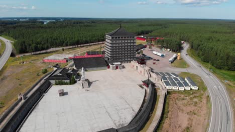 centro cultural chino dragon gate en suecia a lo largo de la carretera europea, disparo orbital de drones