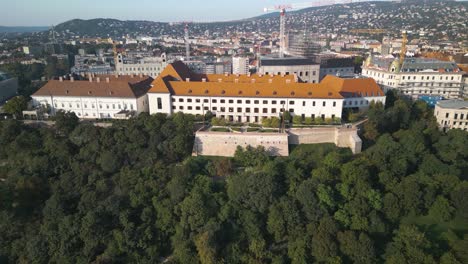 Cinematic-Establishing-Shot-Above-Sandor-Palace,-also-known-as-the-Hungarian-Presidential-Palace-in-Budapest,-Hungary