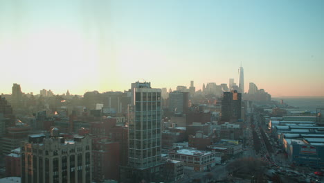 New-York-Skyline,-Chelsea-Piers,-Hudson-River-with-One-World-Observatory-in-NYC