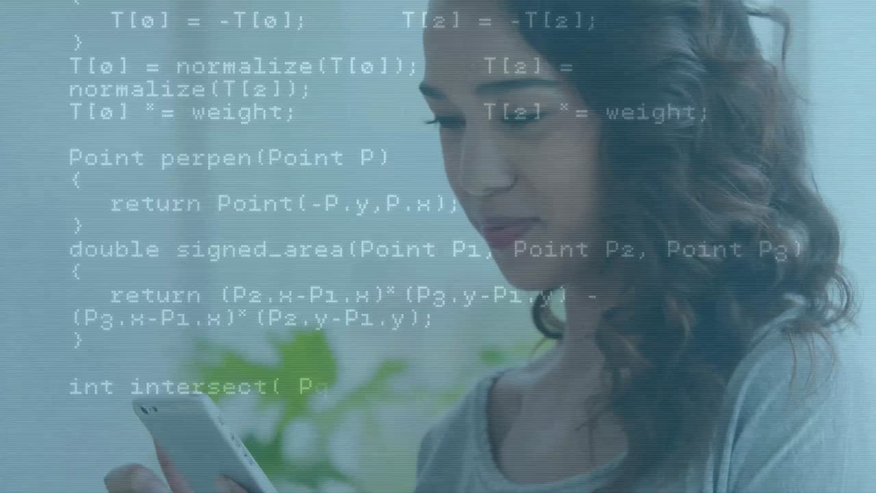 animación del procesamiento de datos sobre una mujer biracial usando un teléfono inteligente