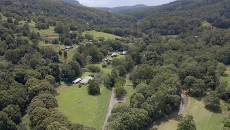 Idyllic-Countryside-And-Tropical-Landscape-Within-Currumbin-Rockpools-In-Currumbin-Valley,-Queensland,-Australia