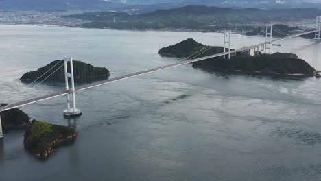 vista aérea del puente kurushima kaikyo en japón