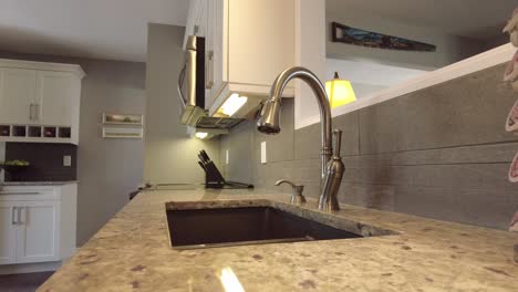 real-estate-reverse-slider-of-quartz-counter-top-high-end-home