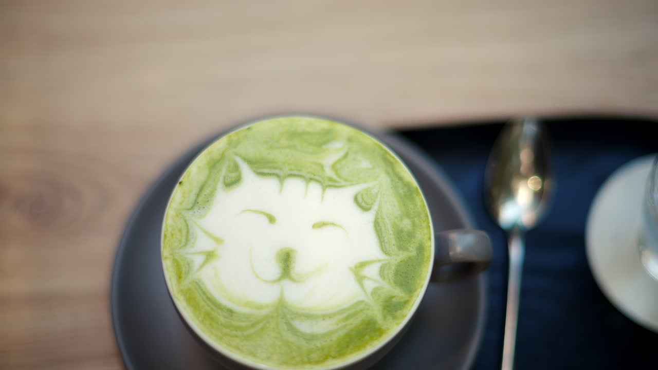 Close up of a latte art cat on a matcha