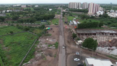 many vehicles are moving on the road