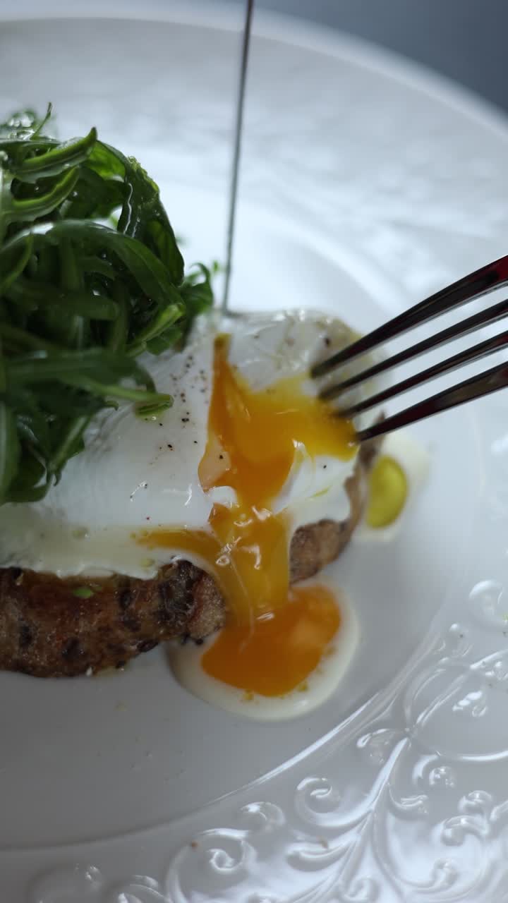 초록색으로 긴 달 토스트