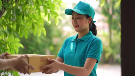 A Friendly Delivery Person in Bright Attire Presents a Package at the Doorstep, Showcasing Excellent Customer Service and a Positive Outdoor Environment