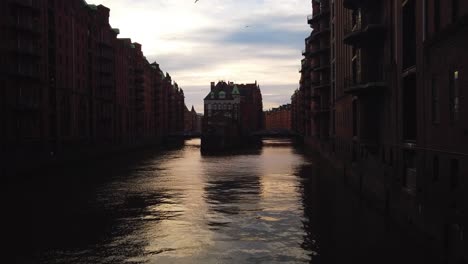 poggenmühlenbrücke (<unk>根<unk>橋) 是一個位於德國的橋<unk>.