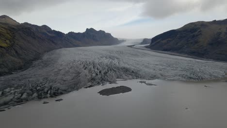 Vista-Panorámica-Aérea-Hacia-El-Glaciar-Skaftafell,-Paisaje-Helado,-Islandia