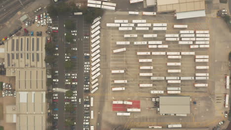 toma de seguimiento del depósito de autobuses cuando un vehículo se coloca en posición