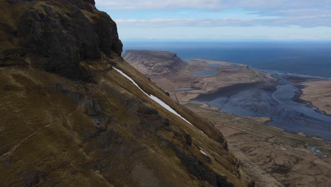 Islandia-Kirkjufell-Imágenes-Aéreas-De-Drones