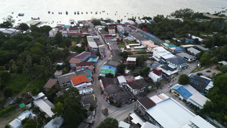 Koh-tao-south-coast-with-traffic-passing-around-sunset,-Thailand