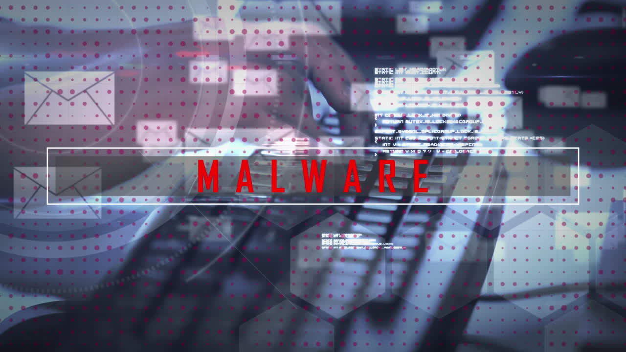 animación de texto de malware y iconos de sobres sobre mujer trabajando en la oficina