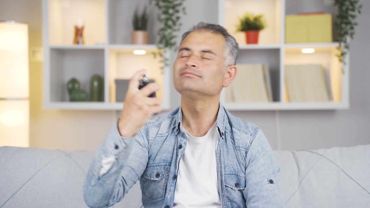 The man who puts on perfume and smells good.